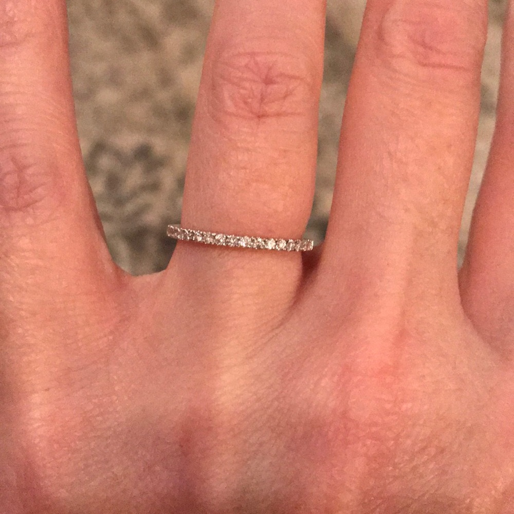 Platinum and diamond wedding band - Picture 2 of 3